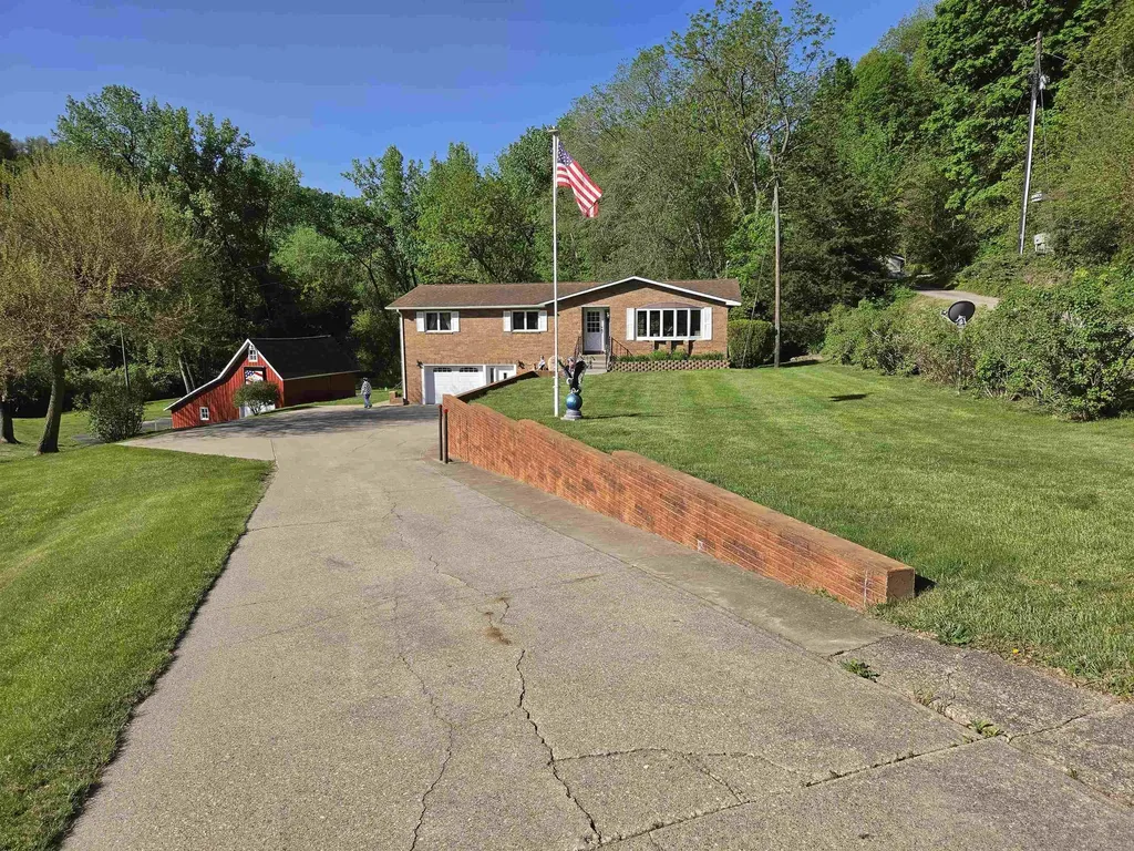 32387 Highway 52 Guttenberg IA 52052