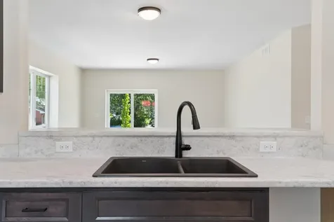1219 W 7th Street Waterloo IA 50702