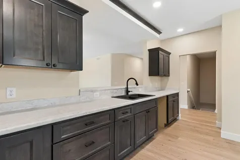 1219 W 7th Street Waterloo IA 50702