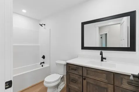 1219 W 7th Street Waterloo IA 50702