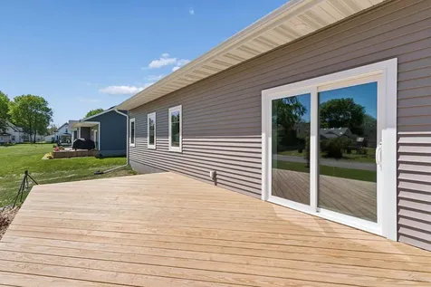 1219 W 7th Street Waterloo IA 50702