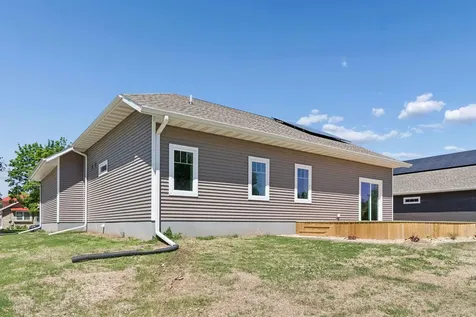 1219 W 7th Street Waterloo IA 50702