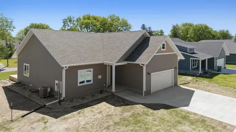 1219 W 7th Street Waterloo IA 50702