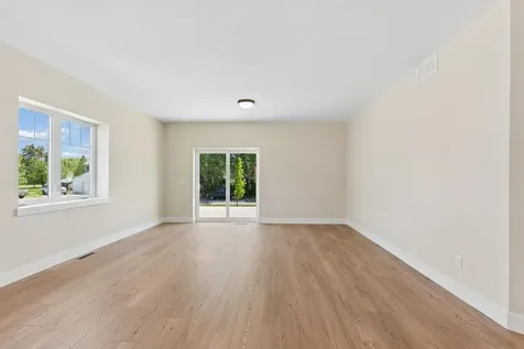 1219 W 7th Street Waterloo IA 50702