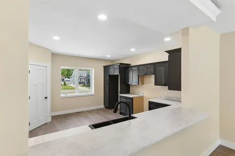 1219 W 7th Street Waterloo IA 50702
