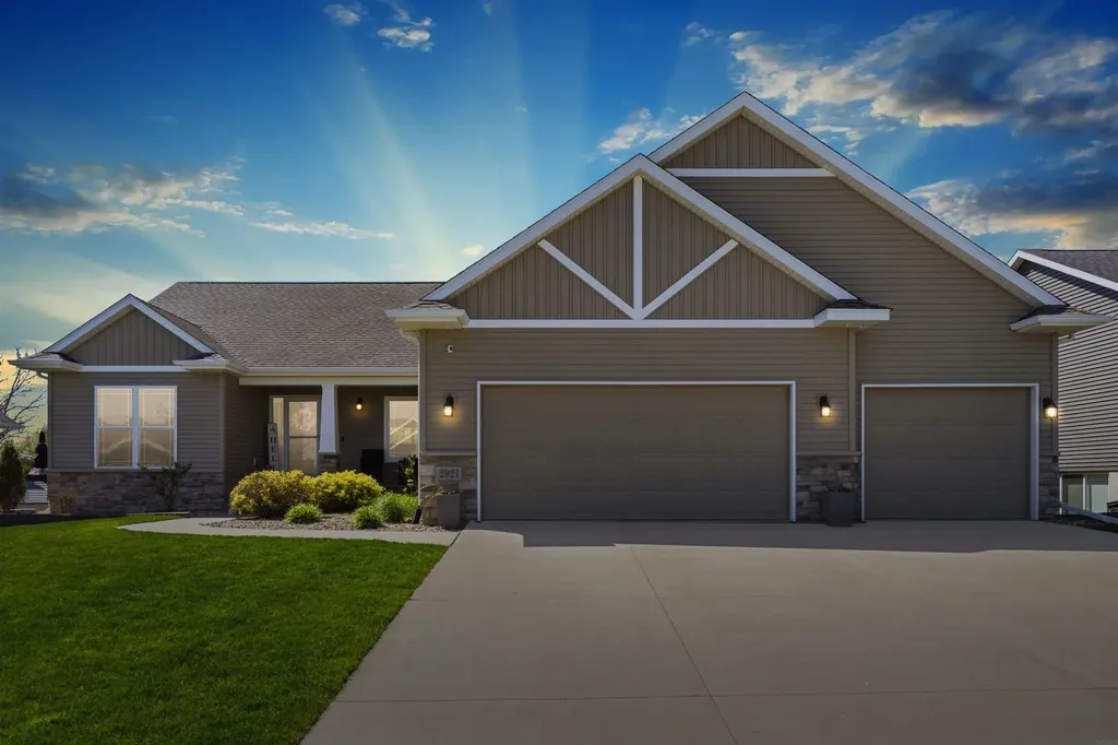 2921 Timber Cove Drive Cedar Falls IA 50613