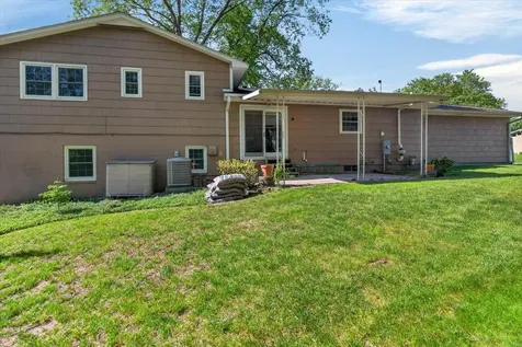 1823 Timberledge Drive Cedar Falls IA 50613