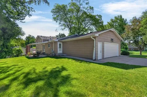 1823 Timberledge Drive Cedar Falls IA 50613