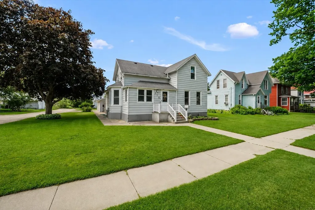 714 2nd Avenue Ackley IA 50601