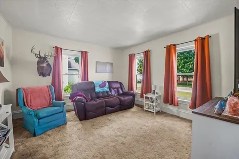 714 2nd Avenue Ackley IA 50601
