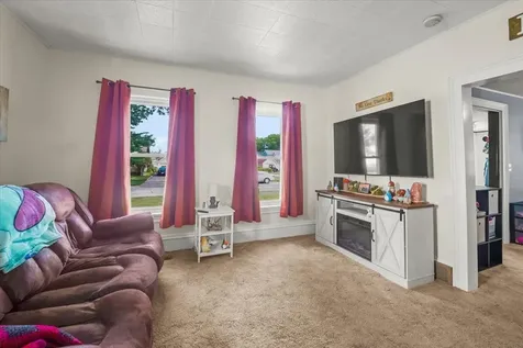 714 2nd Avenue Ackley IA 50601
