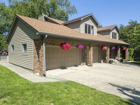 2215 Minnetonka Drive Cedar Falls IA 50613