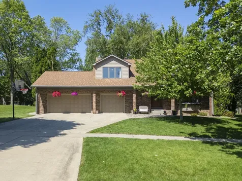 2215 Minnetonka Drive Cedar Falls IA 50613
