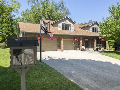 2215 Minnetonka Drive Cedar Falls IA 50613