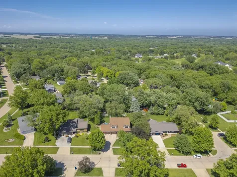 2215 Minnetonka Drive Cedar Falls IA 50613