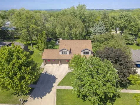 2215 Minnetonka Drive Cedar Falls IA 50613