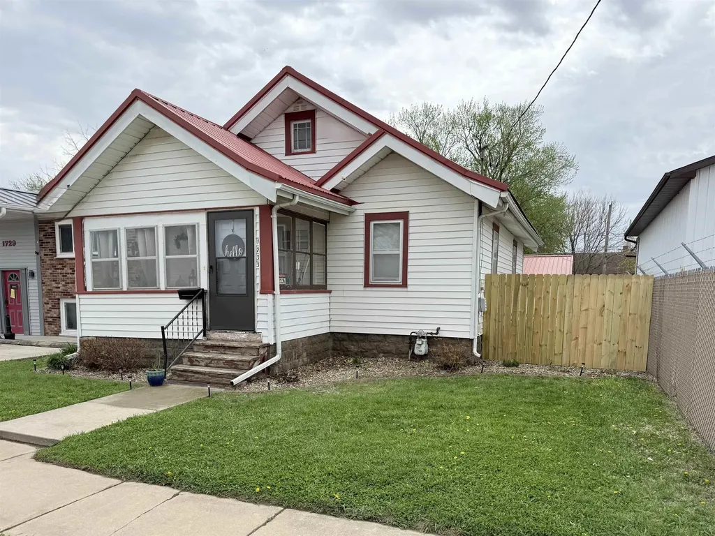 1733 Falls Avenue Waterloo IA 50701