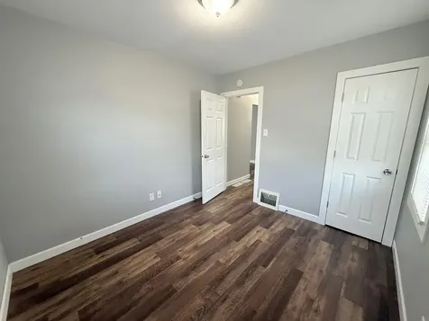 1733 Falls Avenue Waterloo IA 50701