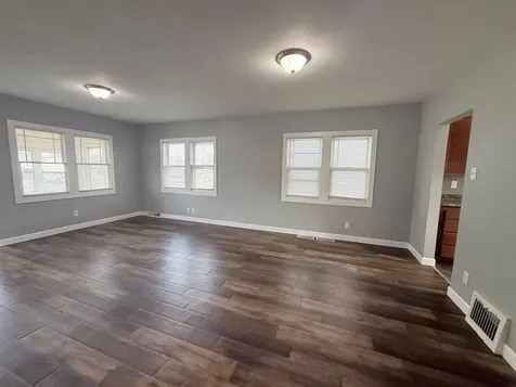 1733 Falls Avenue Waterloo IA 50701
