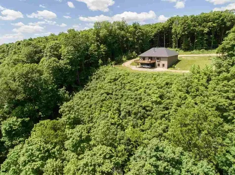 37754 390th Street Guttenberg IA 52052