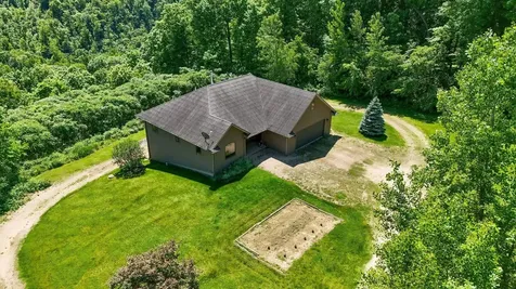 37754 390th Street Guttenberg IA 52052