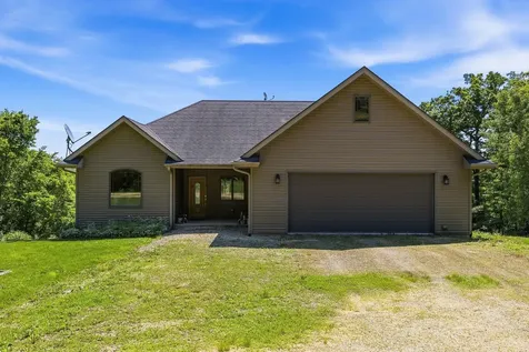 37754 390th Street Guttenberg IA 52052
