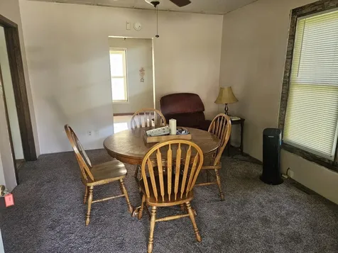 124 6th Avenue SE Oelwein IA 50662