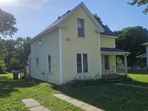 124 6th Avenue SE Oelwein IA 50662