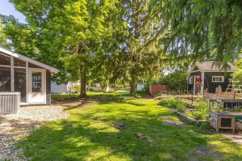 1117 Woodring Drive Waverly IA 50677