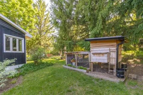 1117 Woodring Drive Waverly IA 50677