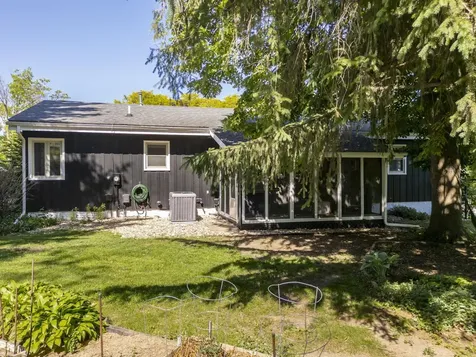 1117 Woodring Drive Waverly IA 50677