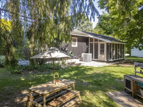 1117 Woodring Drive Waverly IA 50677