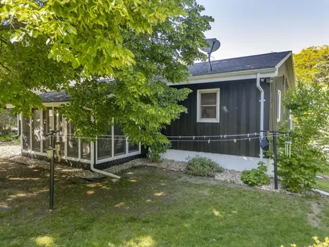 1117 Woodring Drive Waverly IA 50677