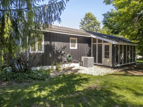1117 Woodring Drive Waverly IA 50677
