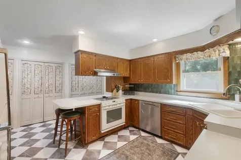 1117 Woodring Drive Waverly IA 50677