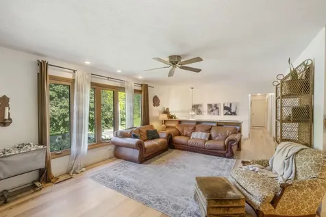 1117 Woodring Drive Waverly IA 50677