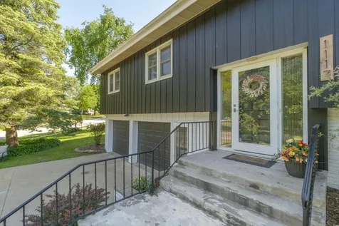 1117 Woodring Drive Waverly IA 50677