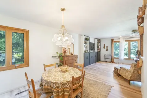1117 Woodring Drive Waverly IA 50677