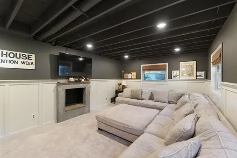 1117 Woodring Drive Waverly IA 50677