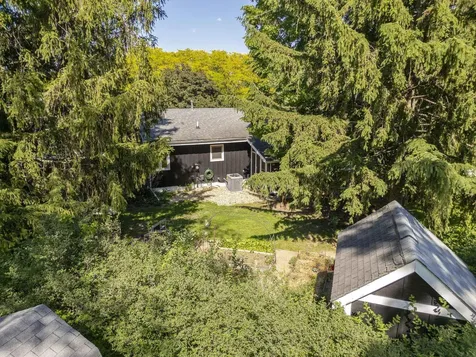 1117 Woodring Drive Waverly IA 50677