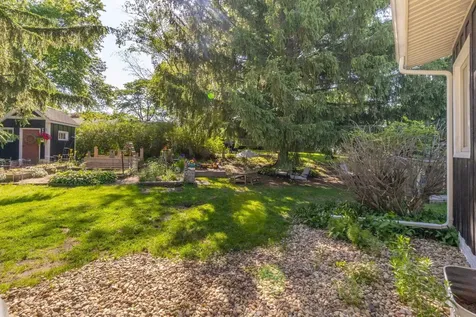 1117 Woodring Drive Waverly IA 50677