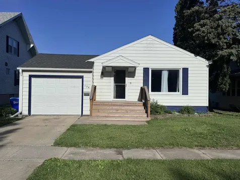 124 7th Avenue SE Oelwein IA 50662