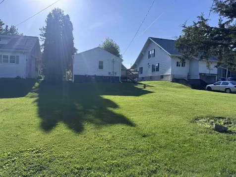 124 7th Avenue SE Oelwein IA 50662