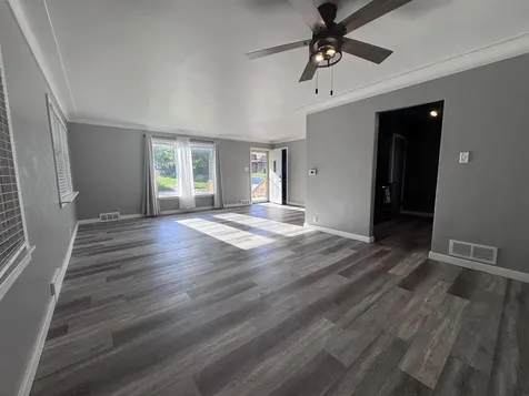 124 7th Avenue SE Oelwein IA 50662