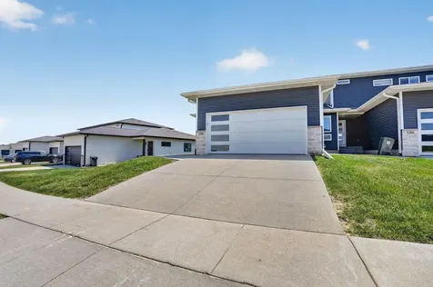 1204 Loren Drive Cedar Falls IA 50613