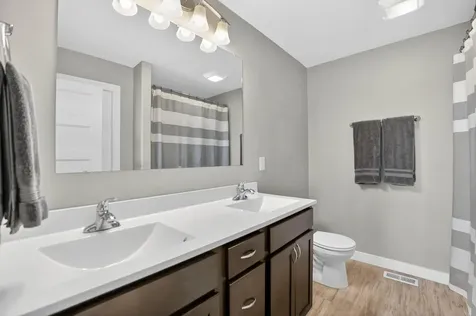 1204 Loren Drive Cedar Falls IA 50613