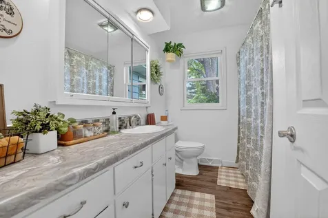 576 Pioneer Road Waterloo IA 50701