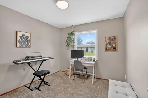 576 Pioneer Road Waterloo IA 50701