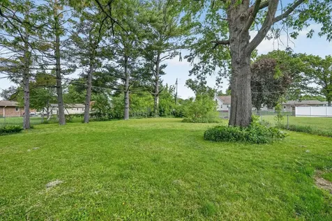 576 Pioneer Road Waterloo IA 50701