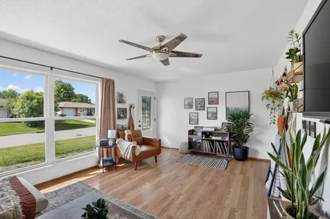 576 Pioneer Road Waterloo IA 50701